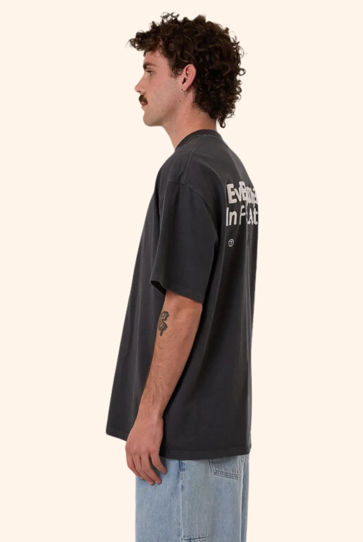 Chain of Formation Tee in Charcoal